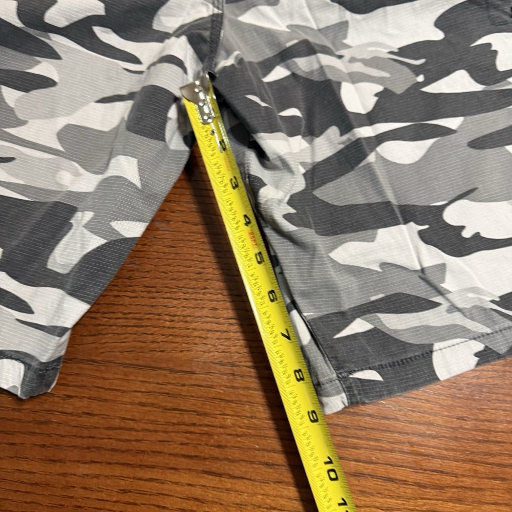 Lee Extreme Motion Cargo Shorts Mens 33 Gray Camo Stretch Performance HikingWork - Picture 11 of 16